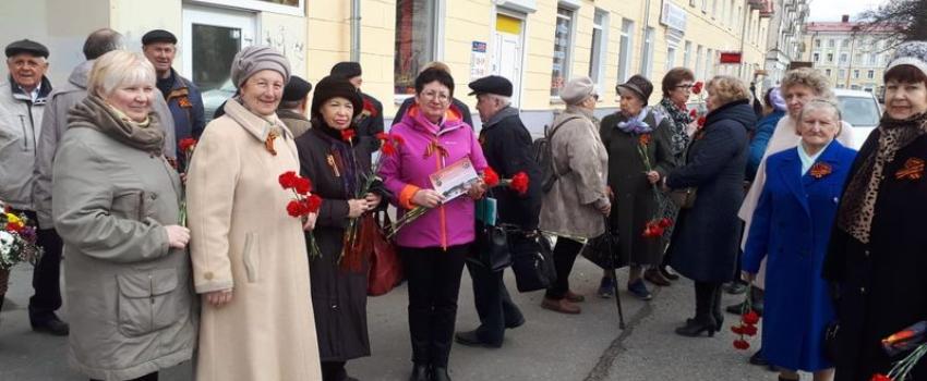 Представители Электропрофсоюза и ветераны Архангельской ТЭЦ возложили цветы к вечному огню