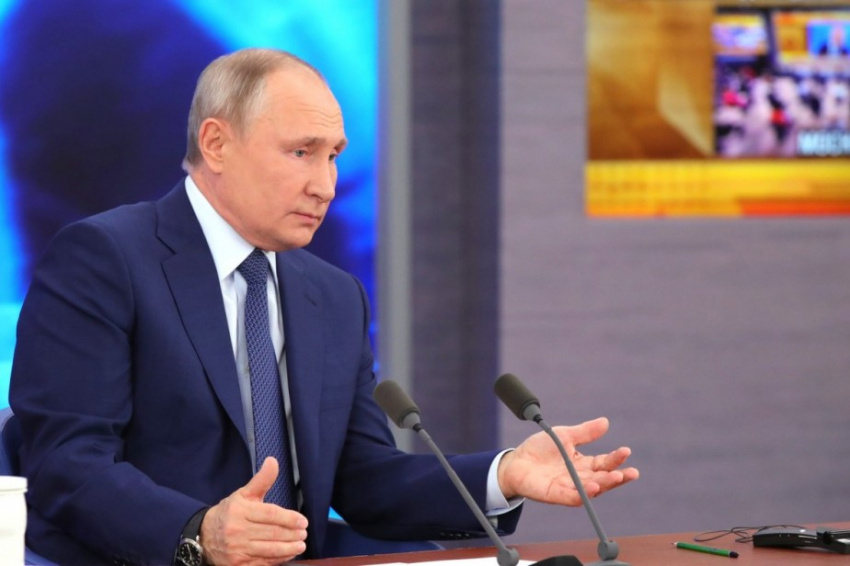Президент РФ Владимир Путин предложил наказывать работодателей за препятствование профсоюзам
