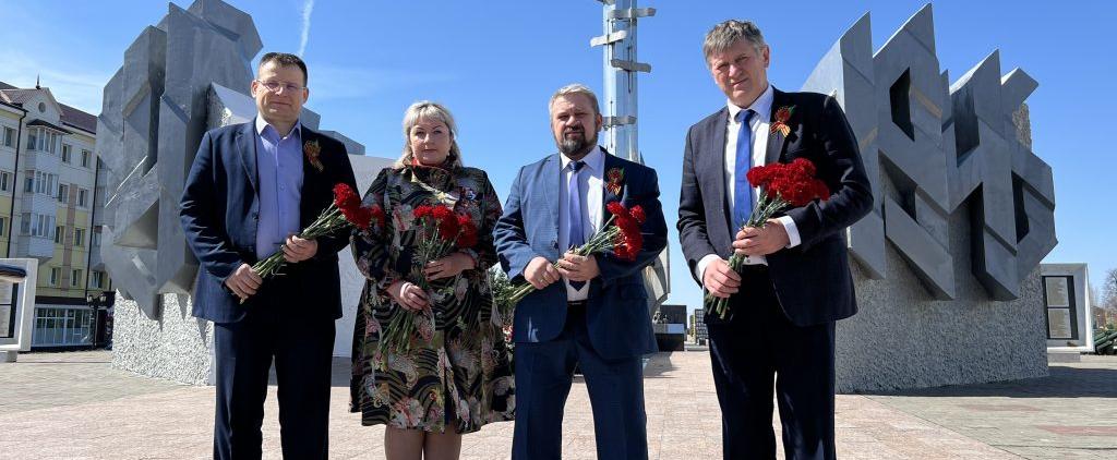 Склоняем головы. В канун Дня Победы профсоюзные лидеры в Сургуте и Тобольске почтили светлой памятью не вернувшихся с войны