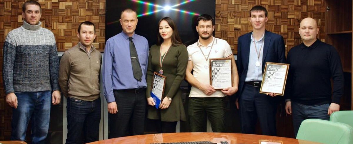 Награждение призеров турнира по шахматам