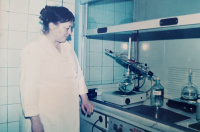 Поздравили ветерана химической лаборатории