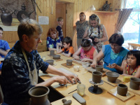 Профком северных электрических сетей организовал для «Заботы» экскурсию в гончарную студию