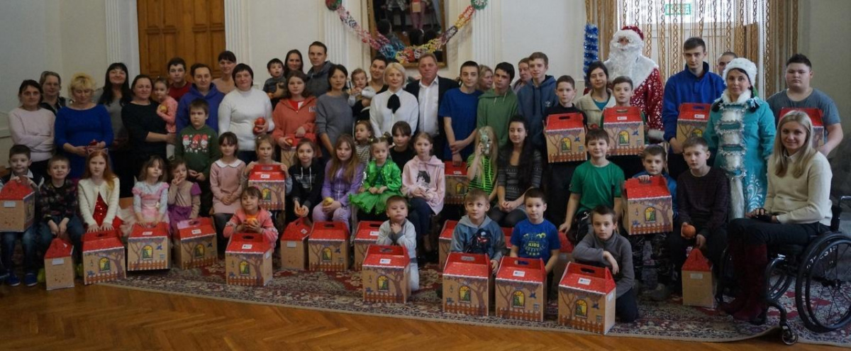 Сотрудники «Курскэнерго» поздравили с Новым годом воспитанников соцучреждений и детей из ПВР